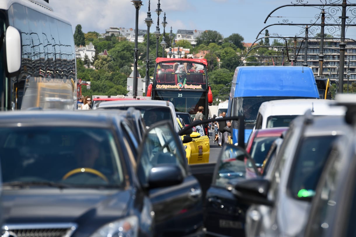 Úgy esett, hogy a kormánymédia ismét csak nem vette észre a katatörvény ellen tüntetőket
