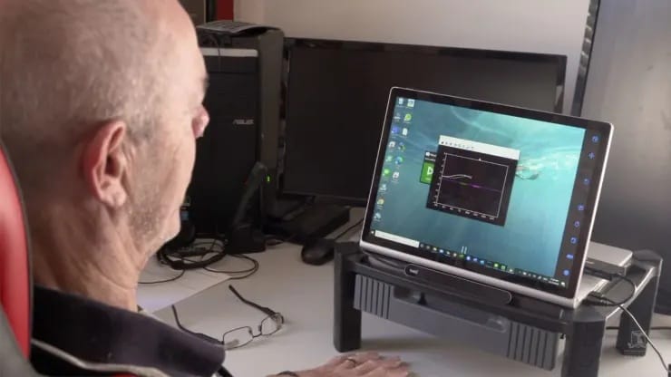 Bill Gates is beszállt a cégbe, ami chipet ültetne az agyba, nem is akármilyen módszerrel