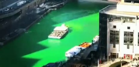 Zöldre festették a folyót Chicagóban Szent Patrik napján - videó