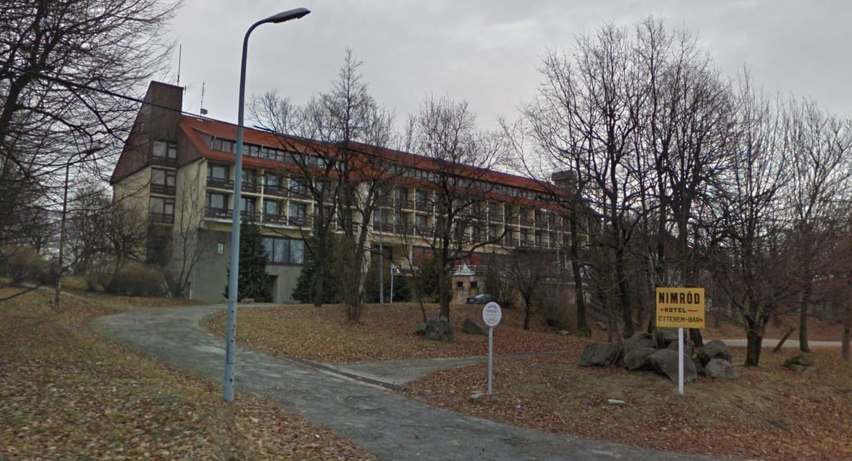 Így lángolt a hotel Dobogókőn – videó