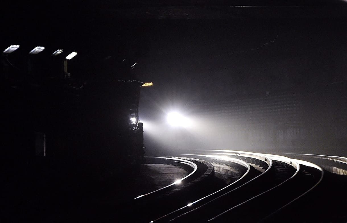 Nem egy, hanem két teherkocsi elszabadulása okozta a halálos balesetet a metrófelújításon