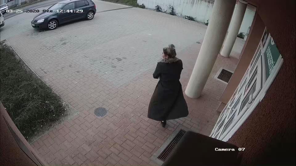 Kézfertőtlenítőt loptak egy érdi patikától