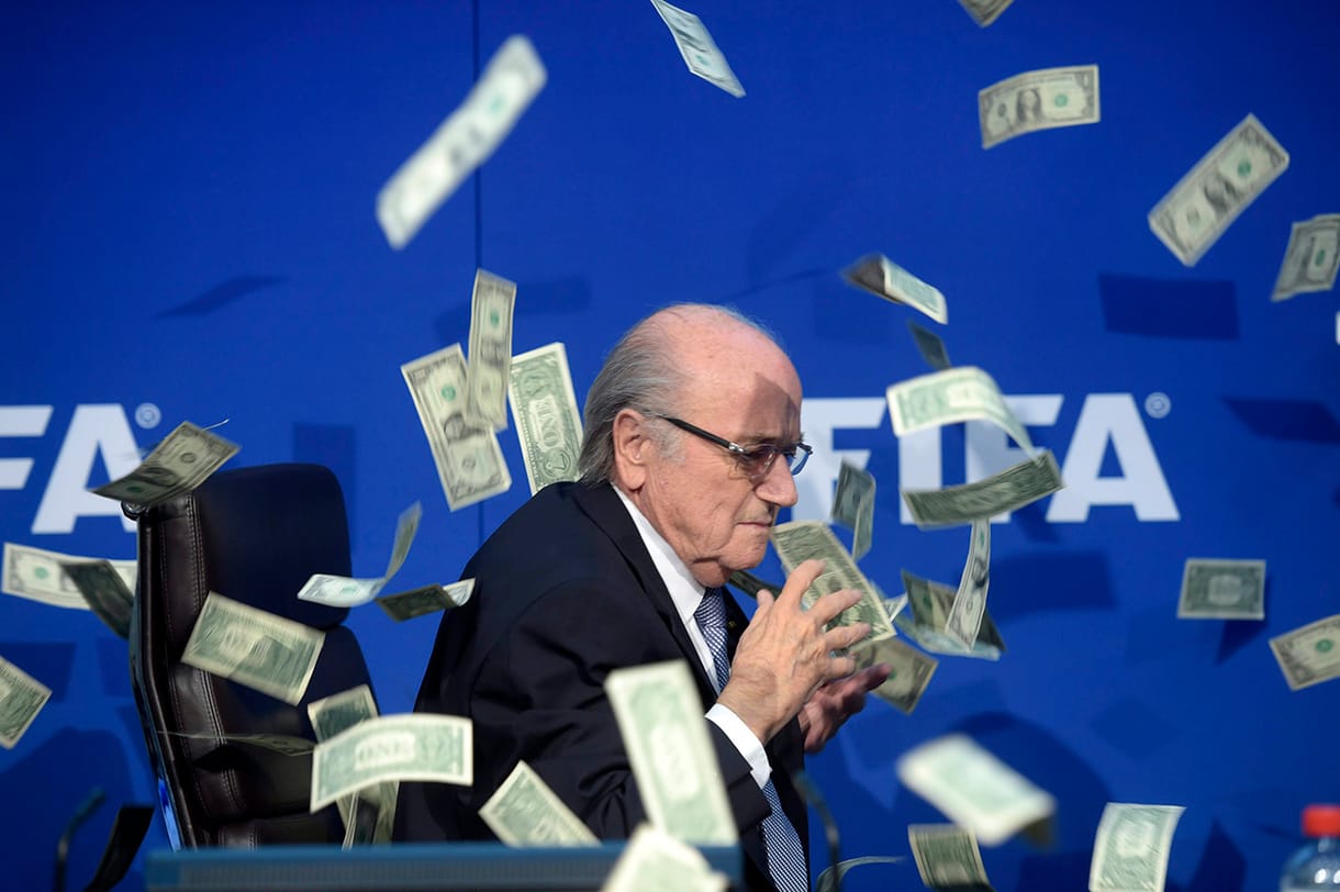 Fiatalon esküvőkön jódlizott, vénségére bíróság elé kerül Sepp Blatter, a bukott futballcézár