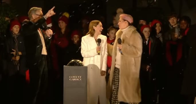 Emilia Clarke és Emma Thompson haknizott egyet: élőben énekelték el a Last Christmast