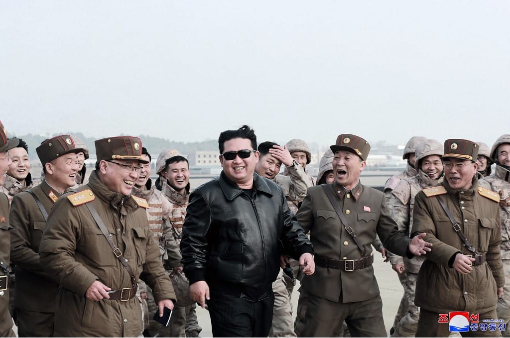 Több mint 80 tüzérségi lövedéket lőtt ki Észak-Korea