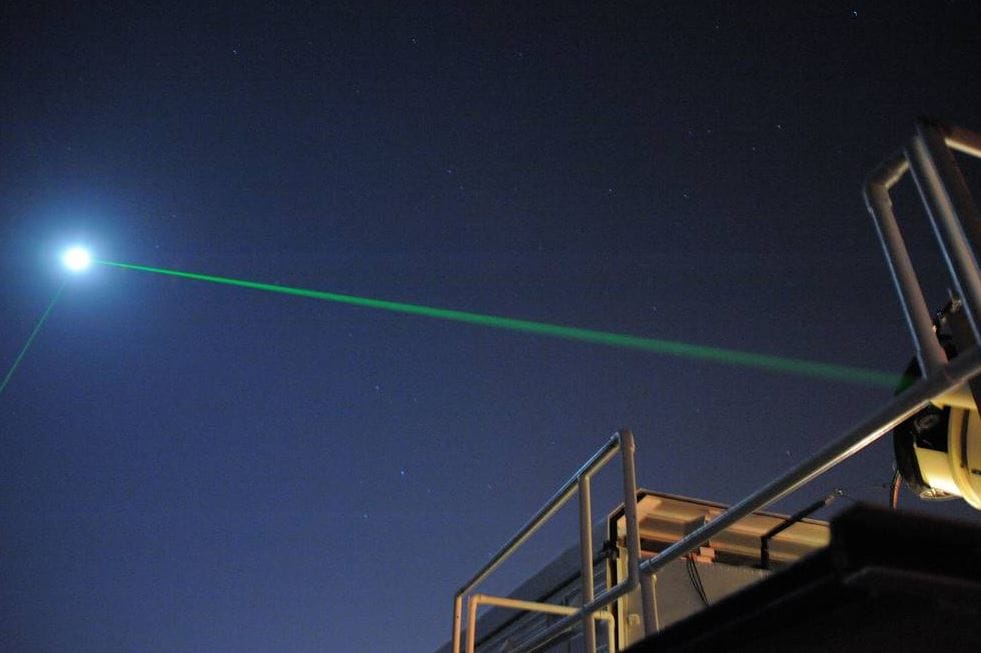 10 éve lövöldözik lézerrel a Hold felé a NASA, az egyik jel váratlanul visszajött