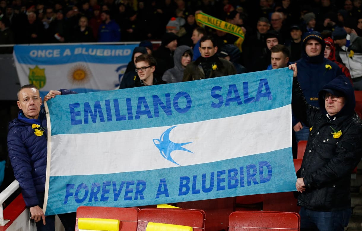 Torokszorító pillanatok: Emiliano Salára emlékeztek csapata meccse előtt