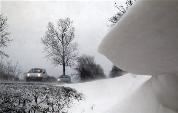 Még mindig nem enged a tél, folytatódik a havazás