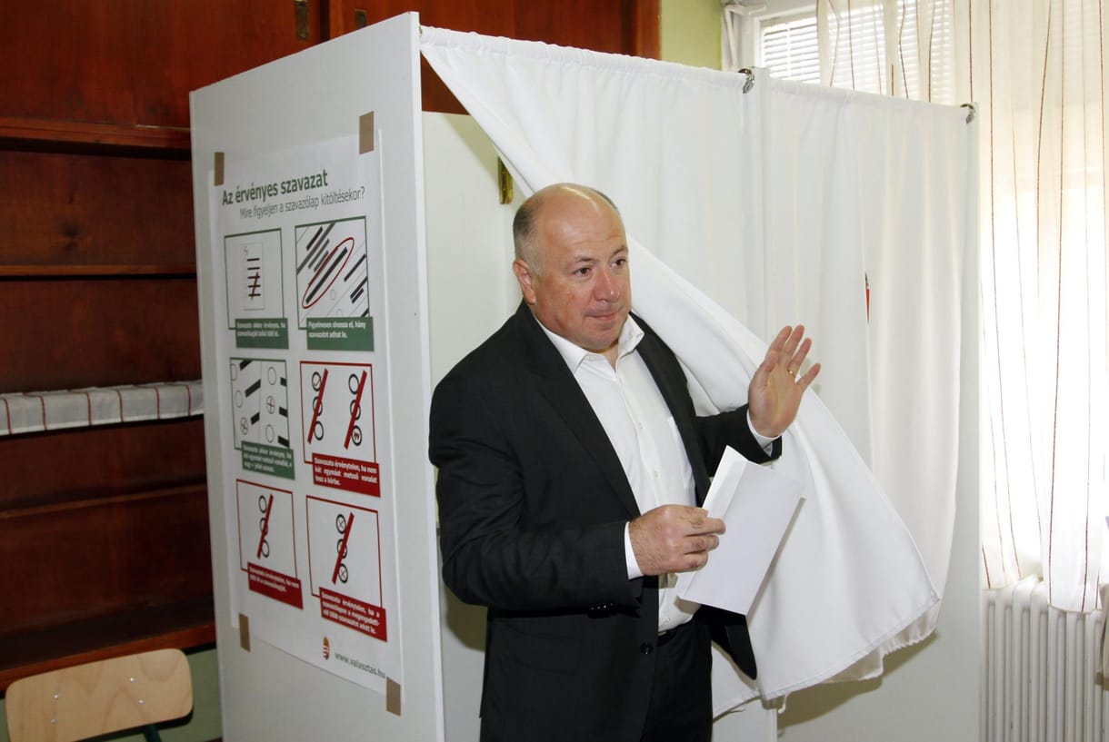 Meghalt Kriza Ákos