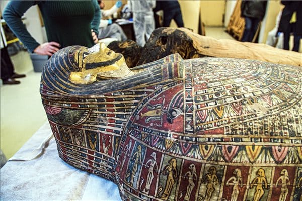 Egy várandós nő múmiáját rejtette az egyiptomi szarkofág