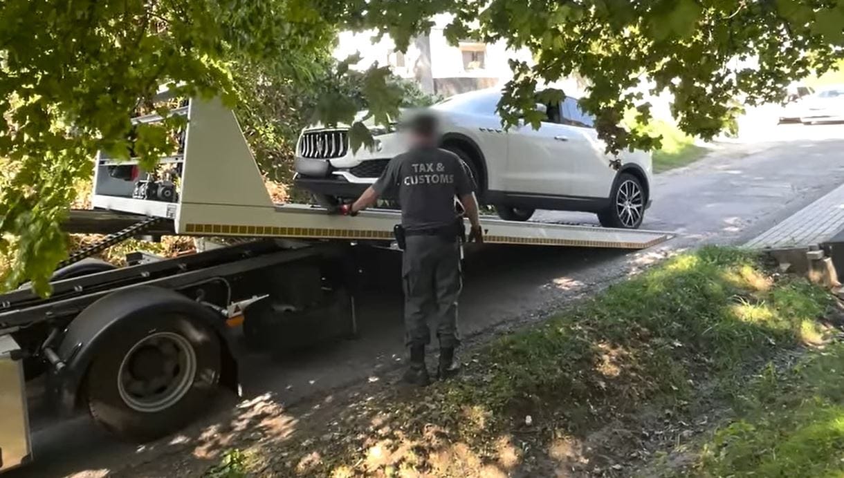 Próbarendszámokkal csalt el 50 millió forint útdíjat egy fuvarozó házaspár