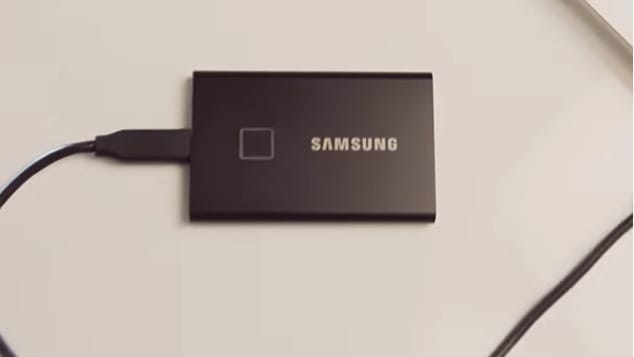 Azt kérte a Samsung egy felhasználótól, verje szét az SSD-jét – és erre igen jó oka volt