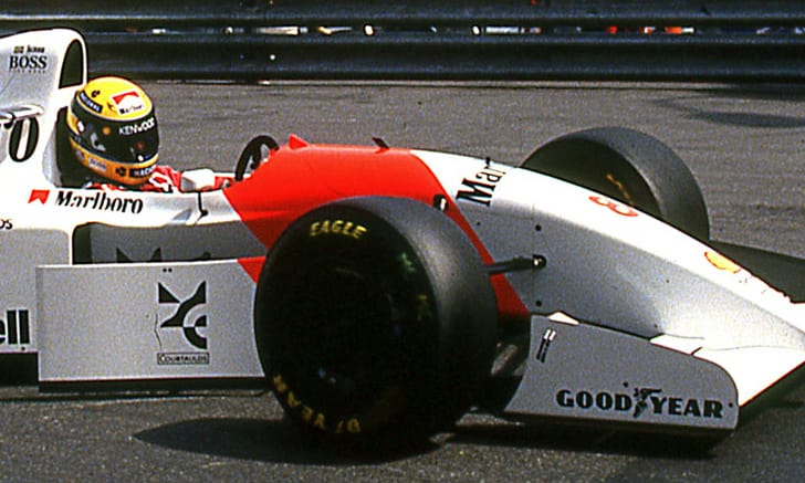 1,3 milliárd forintért adták el Senna ikonikus piros-fehér McLaren F1-autóját