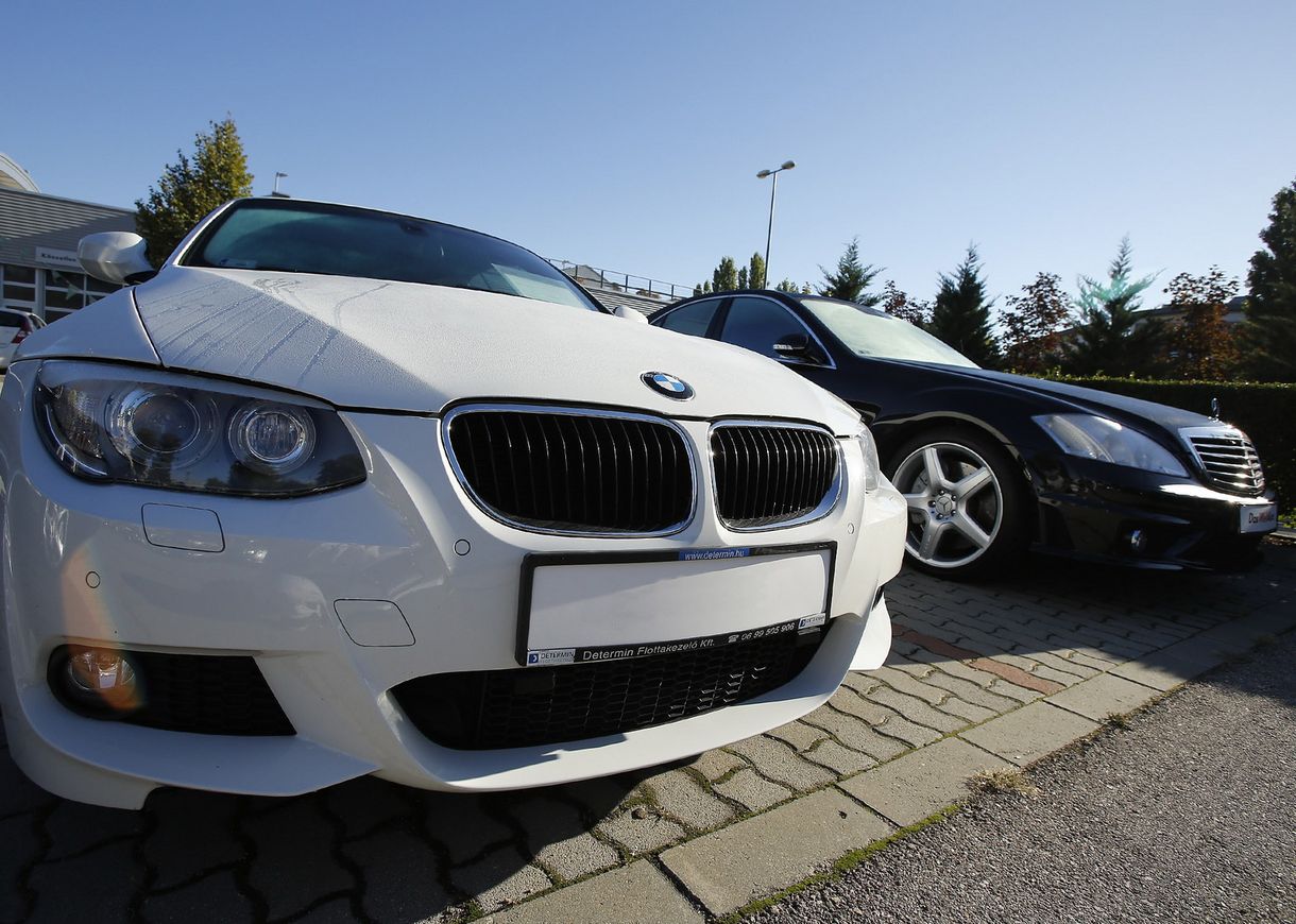 Lesajnált használt luxusautók? Van itt 40 millióért is