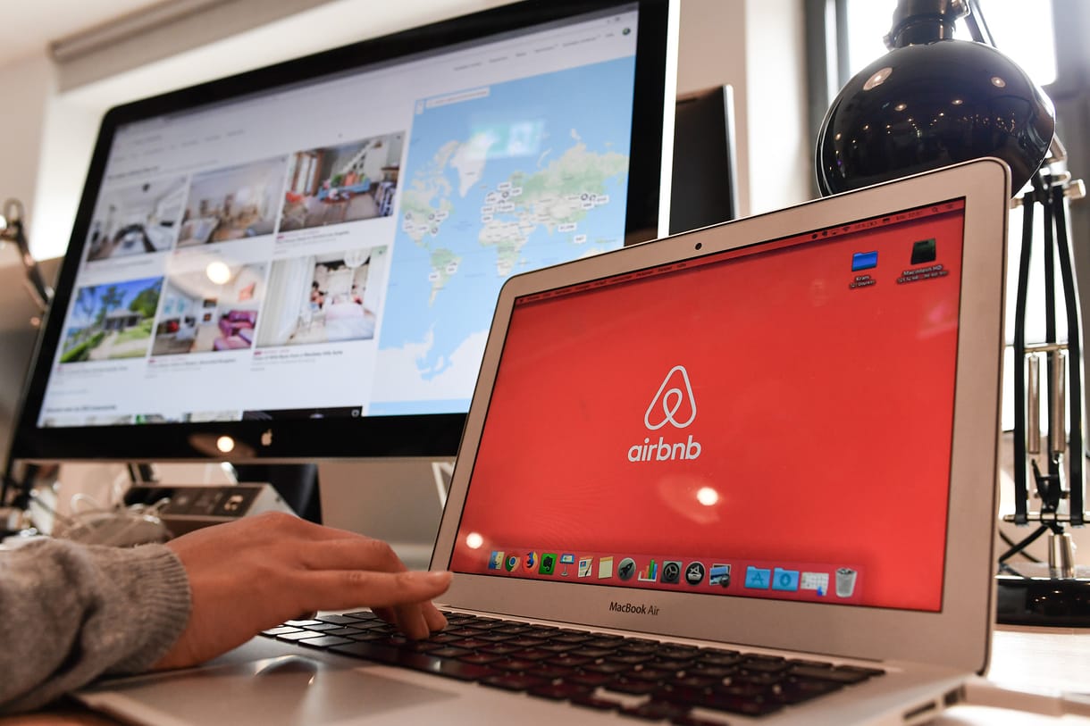 Több mint kétszeres árral debütált a tőzsdén az Airbnb