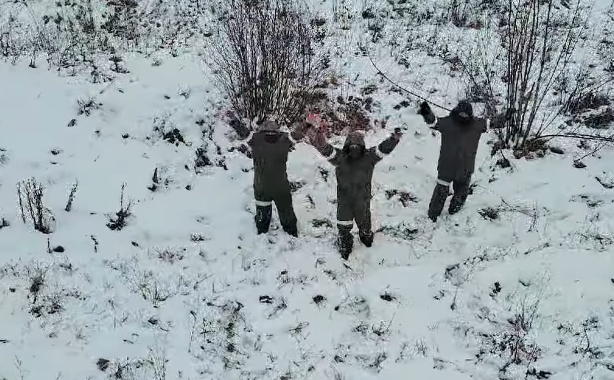 Drónokkal fogják el az ukránok az orosz katonákat, oktatóvideót is készítettek róla