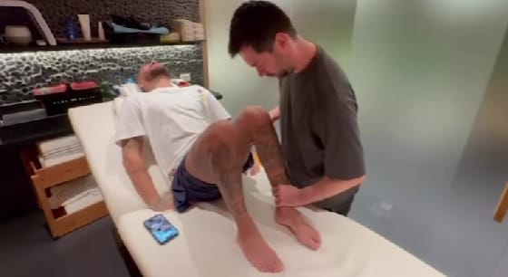 Neymar üvölt a fájdalomtól abban a videóban, amelyben a gyógytornászai kezelik a műtétje után