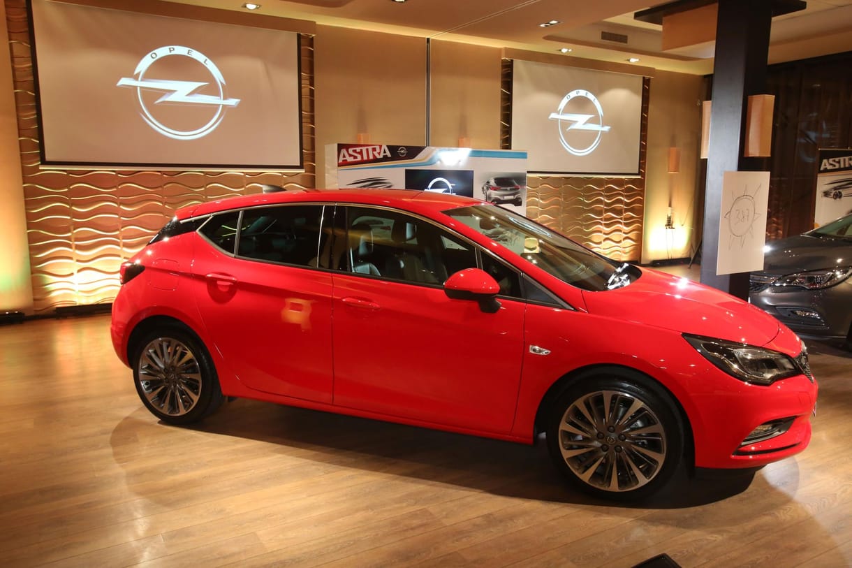 Még a világpremier előtt megvillant nálunk az új Opel Astra