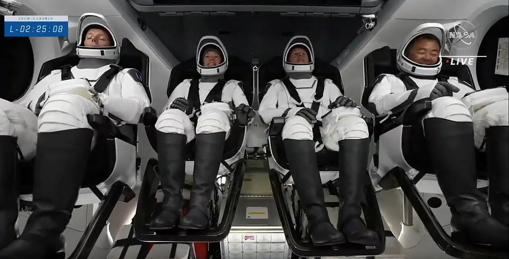 Rossz a vécéjük, pelenkában térnek vissza a SpaceX űrhajósai a Földre
