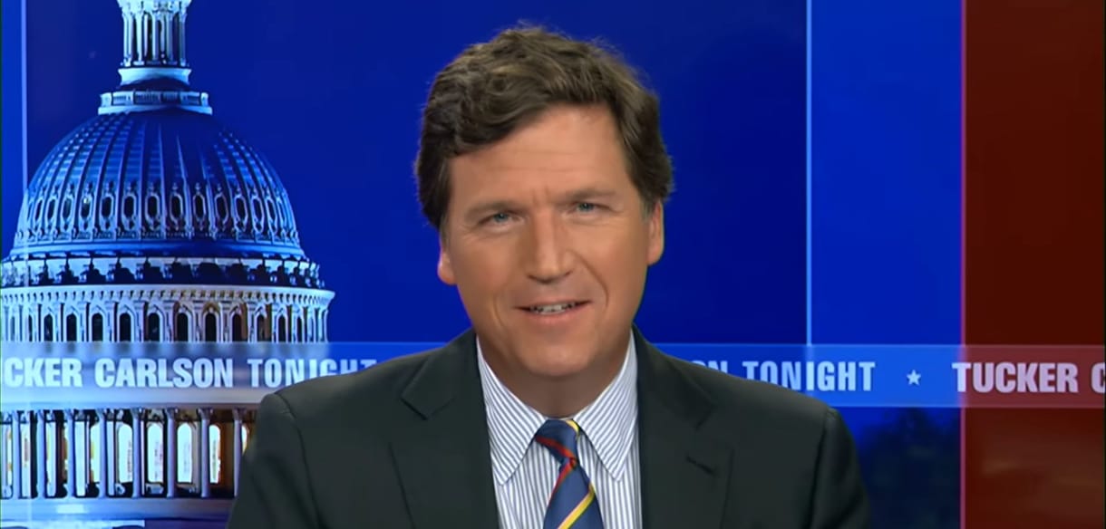 A Fox igyekszik elhallgattatni korábbi sztárját, Tucker Carlsont