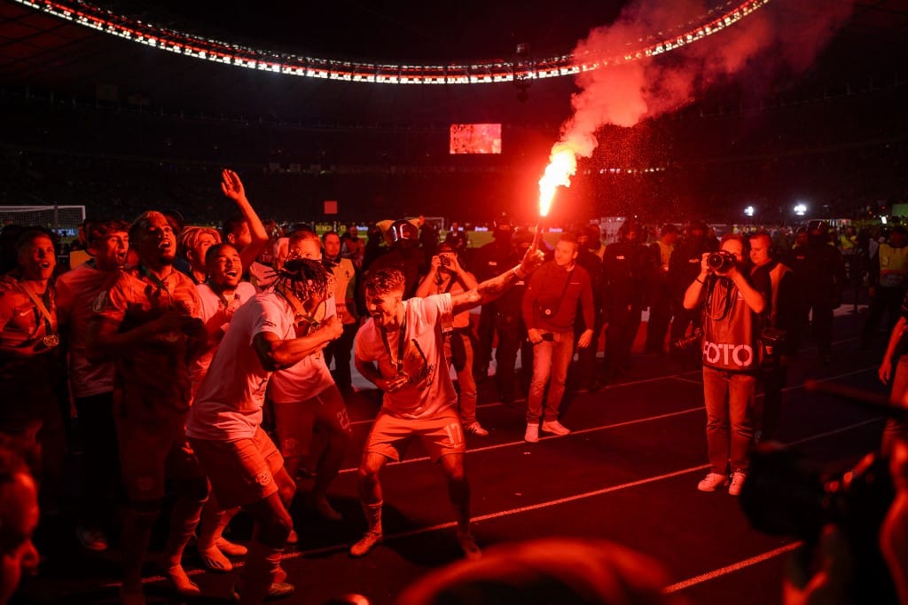 Szoboszlai Dominik fáklyával ünnepelte a kupagyőzelmet, akár büntetést is kaphat érte