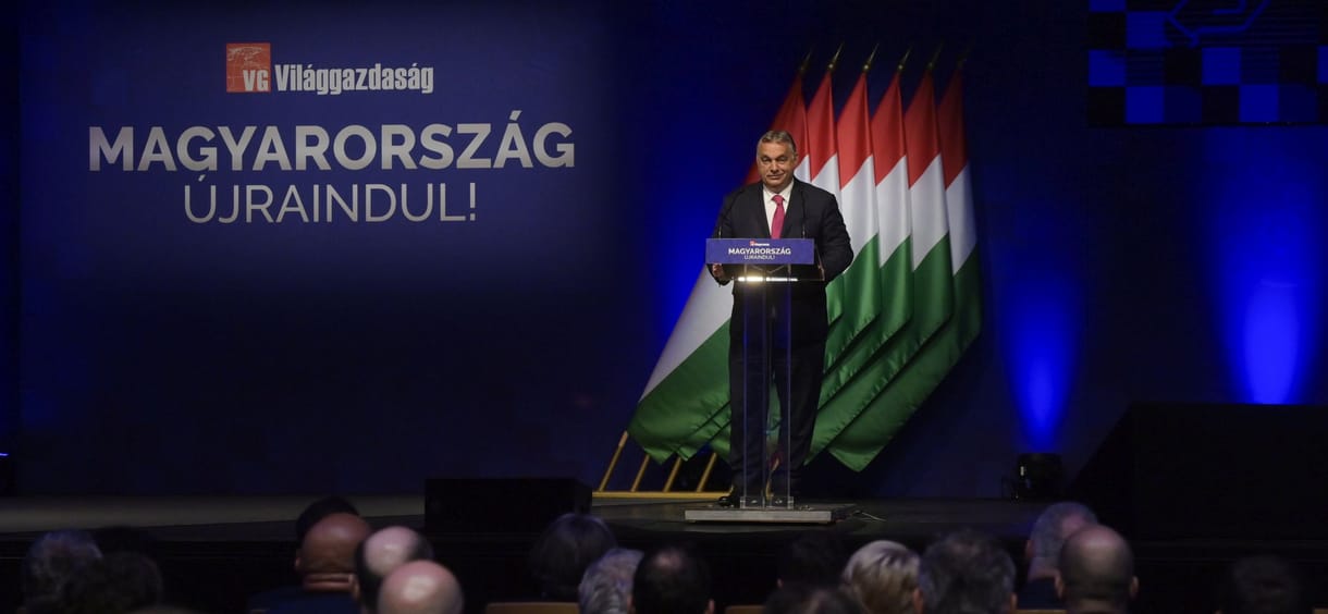 Elemzők a pénzszórásról: A kormány intézkedései a félelemről szólnak