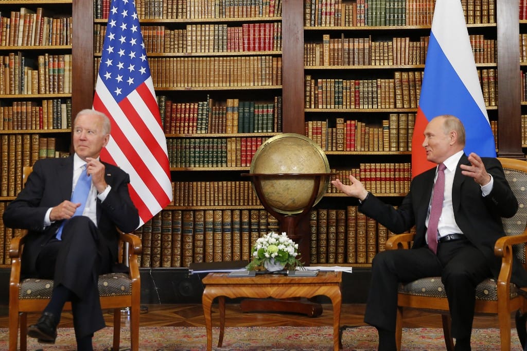 Putyin: Amerika semmit nem csinált a húszéves afganisztáni jelenléte alatt