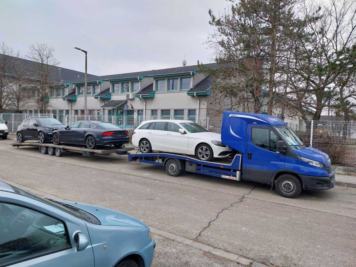 Két hét alatt 15 horrorkaravánt kapcsoltak le a rendőrök az M0-n