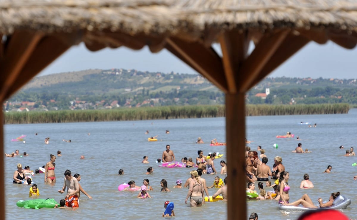 Mindenki megnyugodhat: mégis kinyit az összes szabadstrand a Velencei-tónál