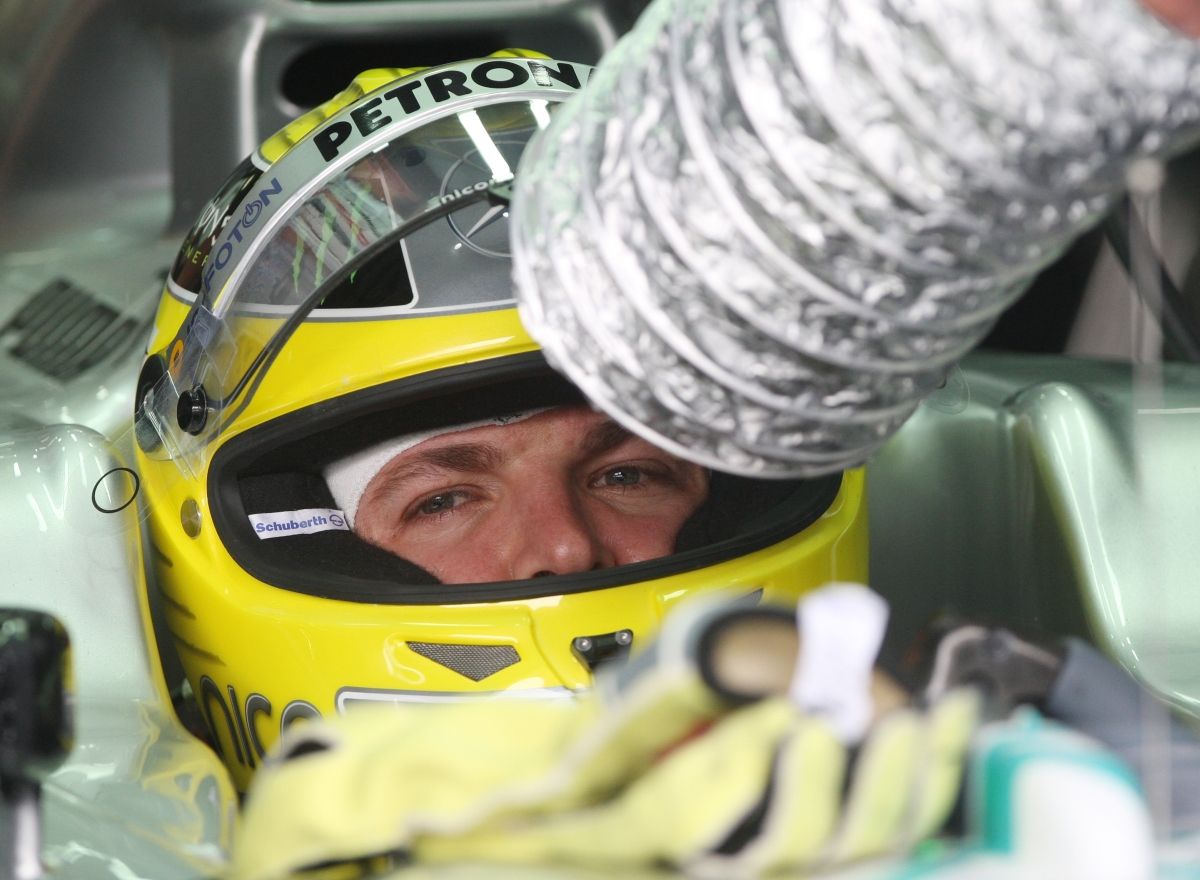 Nico Rosberg volt a leggyorsabb, Kvjat összetörte a Red Bullt Japánban
