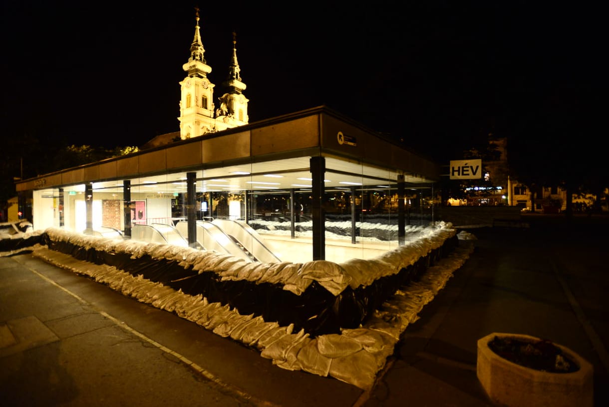 Minikáosz volt a Batthyány téren, nem lehetett lejutni a metróhoz