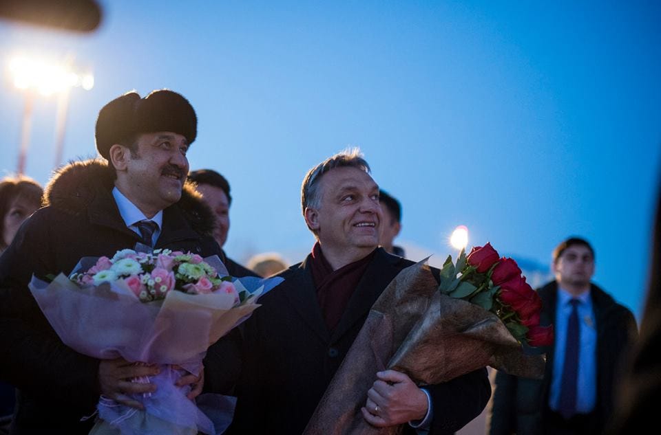 Seres: Hazudni boldog autokráciát