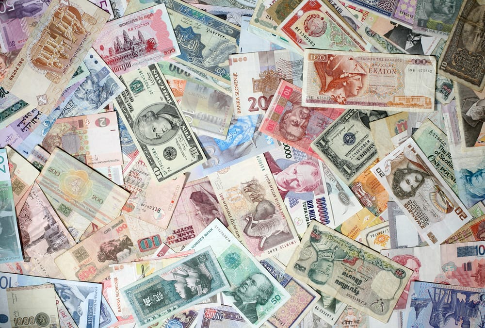 Ismeretlen területre tévedhet a forint