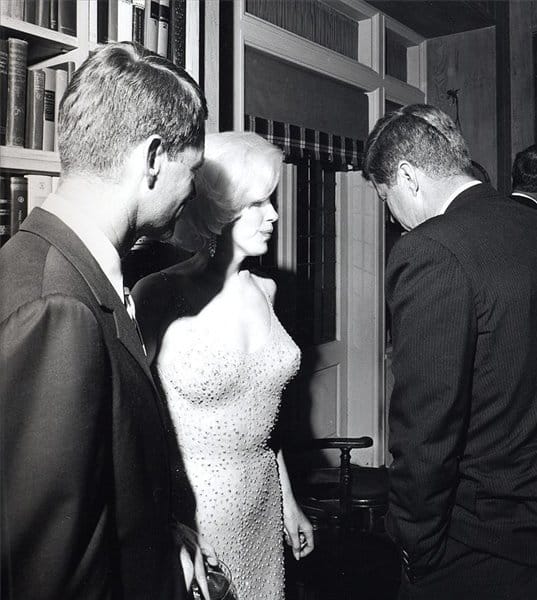 Kiderült a titok: miért lihegett Marilyn Monroe az elnöki partin?