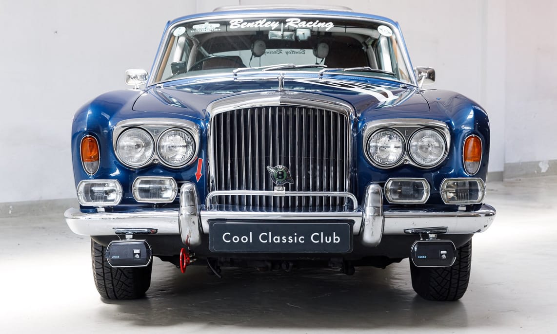 A sportosan patinás luxus netovábbja ez az 53 éves Bentley raliautó