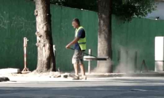 Városligeti azbeszt: a cég szerint adott védőfelszerelést, mi nem látjuk a videón
