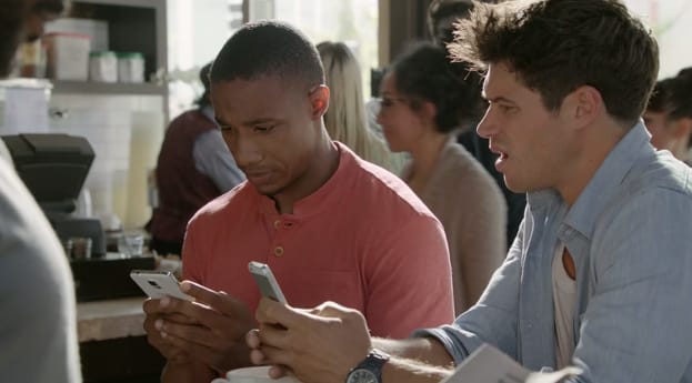 Még meg sem jelent, de a Samsung már viccet csinál az iPhone 6-ból