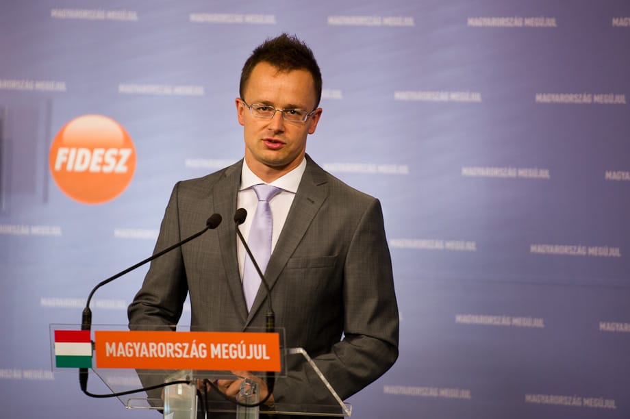 Szijjártó megmondta, mi alakítja az euró-forint árfolyamot