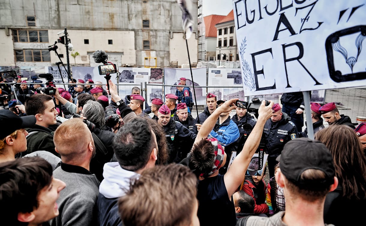 A tanárok otthoni számítógépét mégsem ellenőrizné a kormány, „csak” a munkahelyit