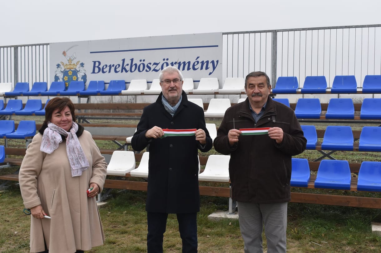 Egy nap alatt öt átadást abszolvált Berekböszörményben a fideszes Vitányi István