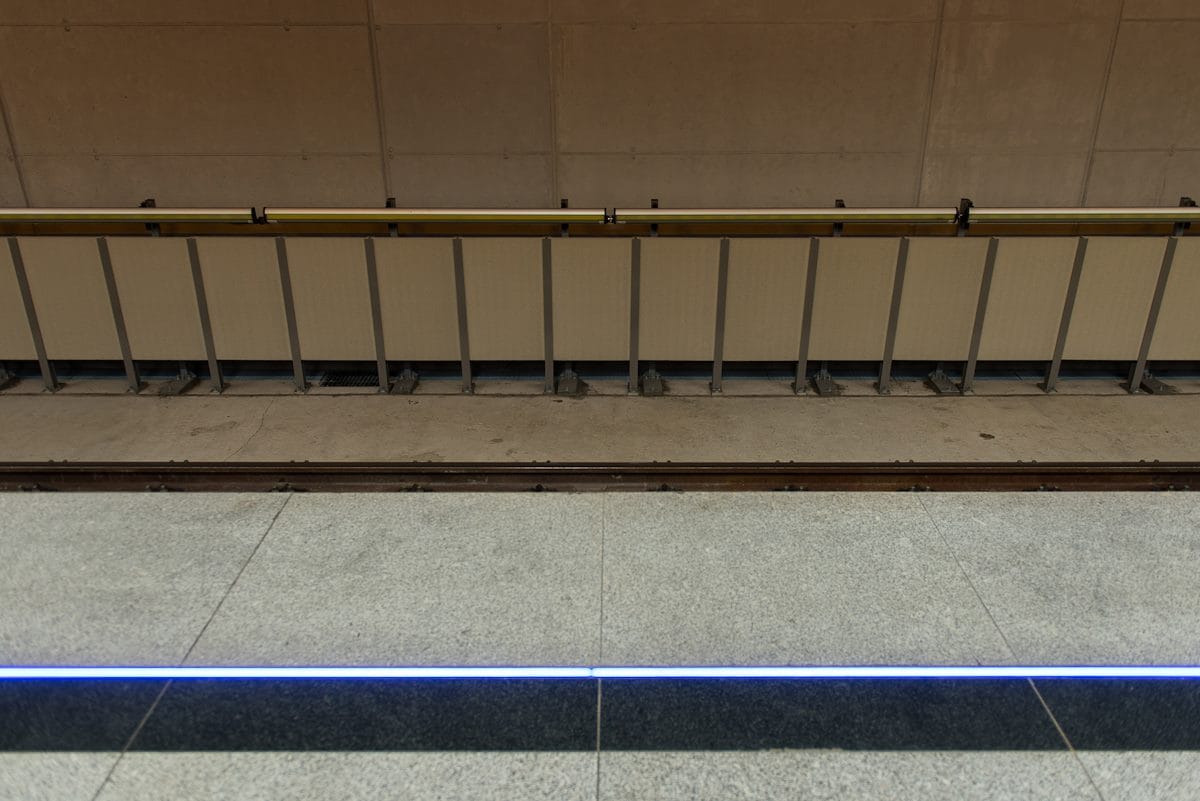 A vakokról elfeledkeztek, amikor bevezették a gombnyomásra nyíló metróajtót