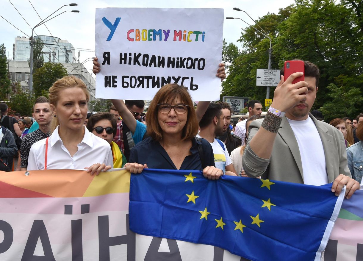 Szélsőséges ellentüntetőket vettek őrizetbe a kijevi Pride alatt