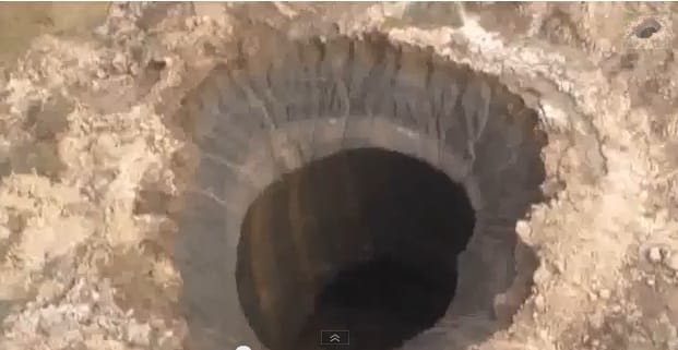 Rejtélyes lyukat filmeztek le Szibériában - videó