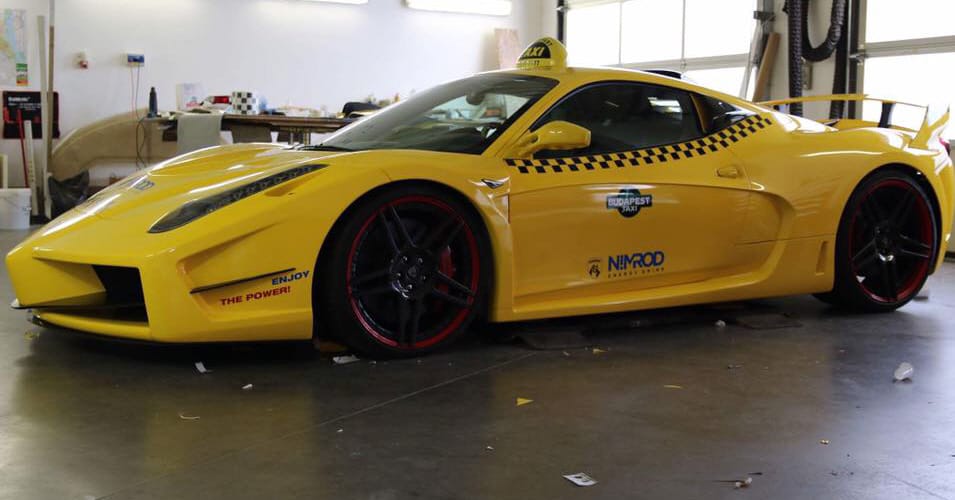 Sárga, Ferrari és taxi, Budapesten