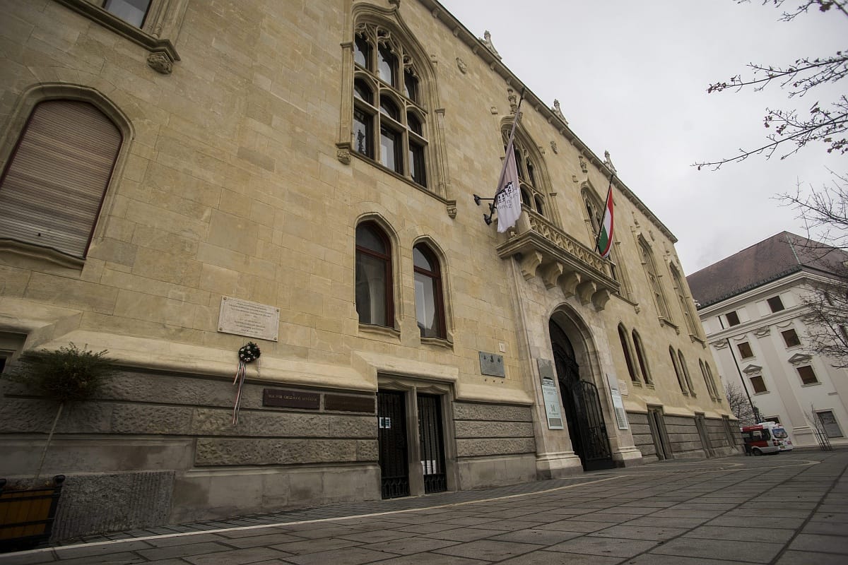 Nem erőlteti a kormány a minisztériumok Várba költözését