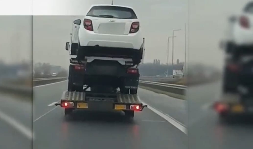 A horrorkaravánok közt is ritka az ilyen díszpéldány, amilyet az M5-ösön fogtak – videó