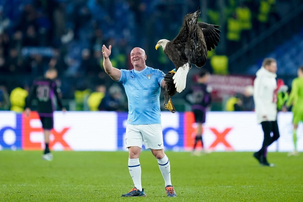Nem repül többé sas a Lazio meccsei előtt, miután péniszimplantátumáról posztolt a röptetője az Instagramon