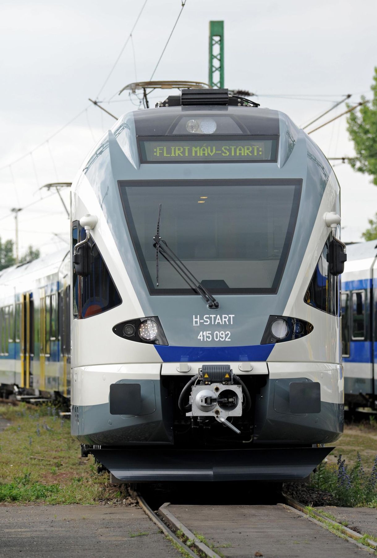 Különleges vonat jött ma Svájcból Magyarországra – fotó