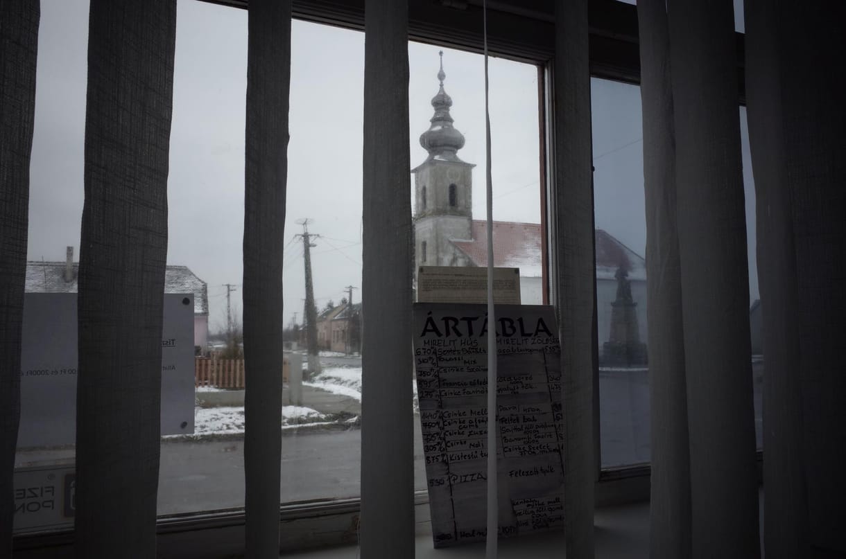 A csibeosztó főtanácsadó megvádolt extitkárának faluja is választ
