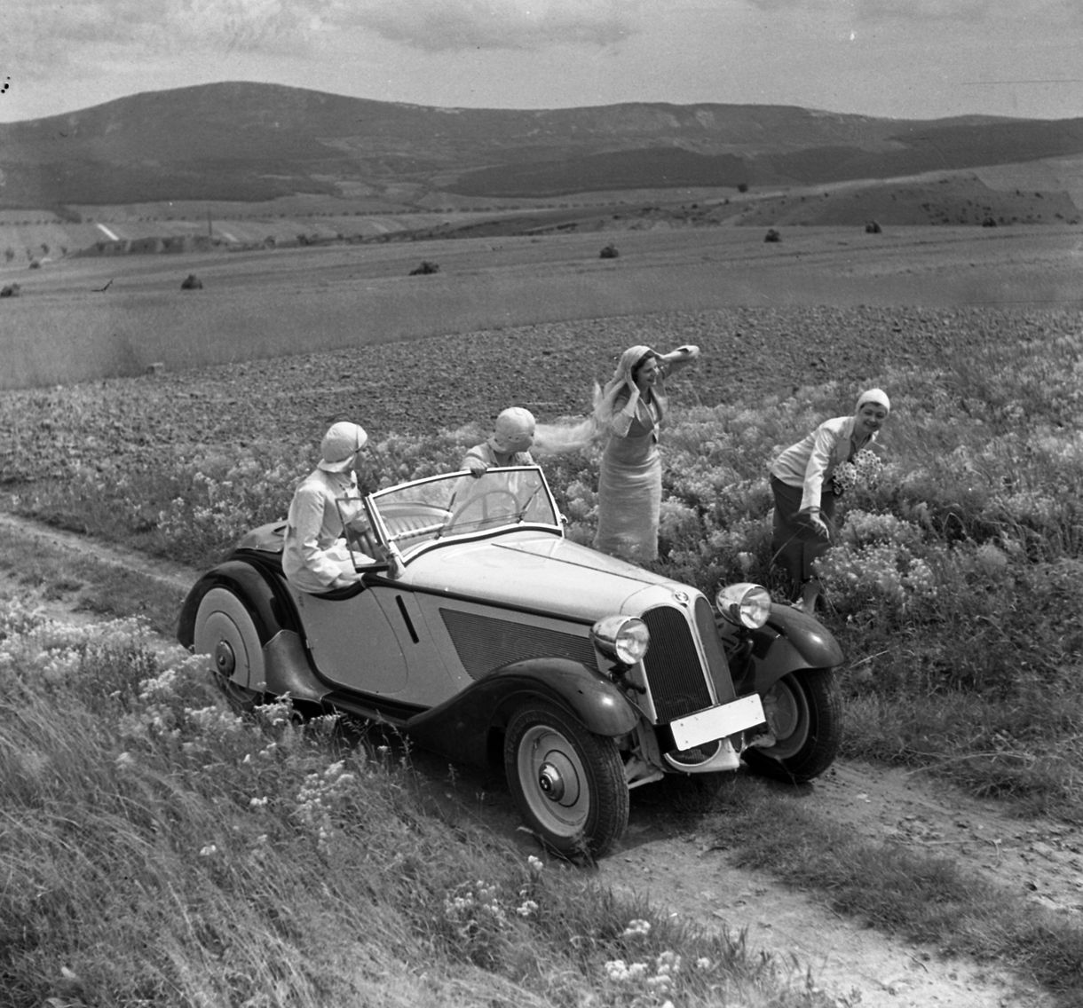 Időutazás: szuperritka BMW-t fotóztak 1936-ban Solymáron